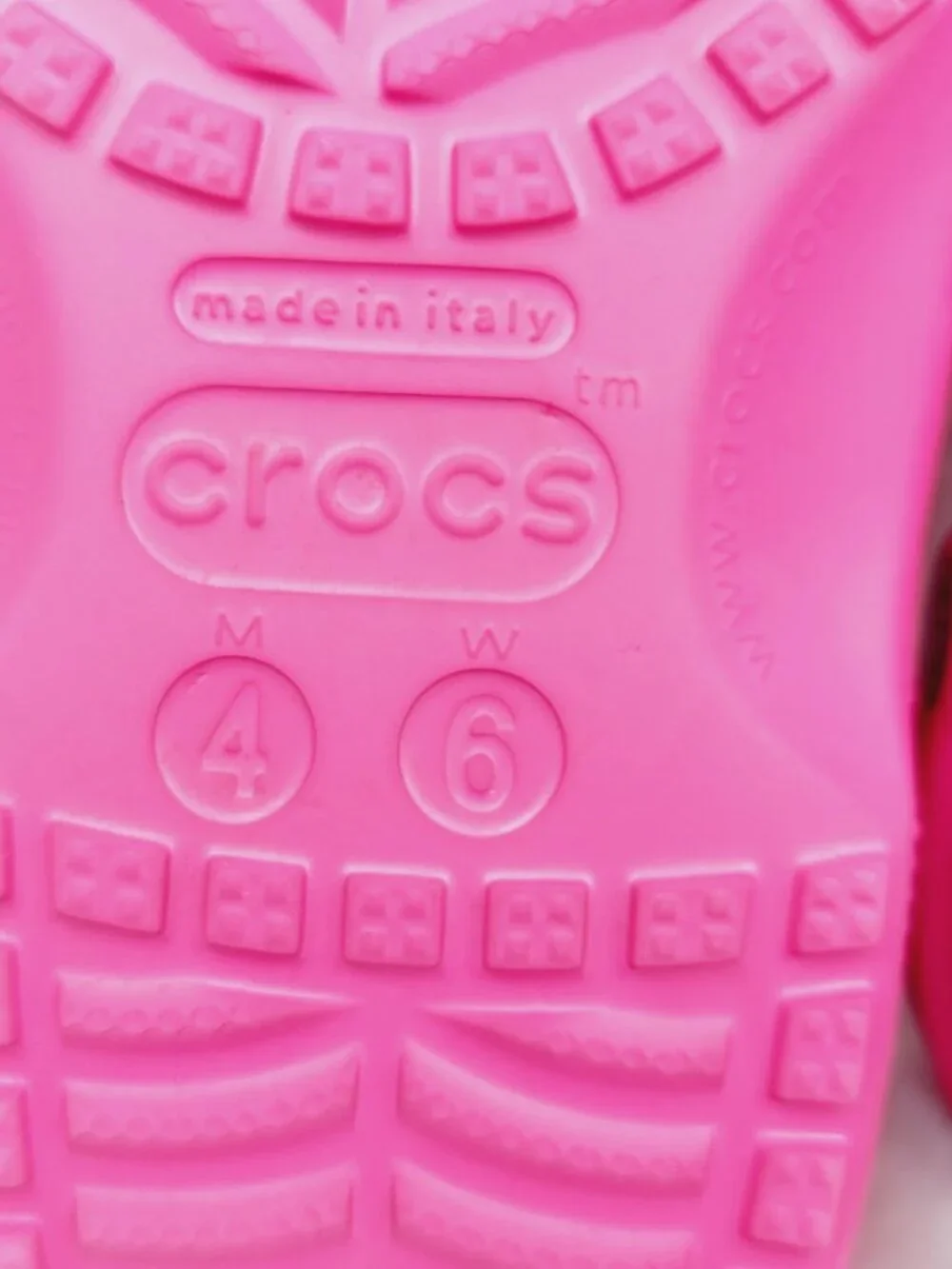 Crocs Girls Kids Vibrant Pink Croslite Lightweight Classic Slip-On Clogs Size 6